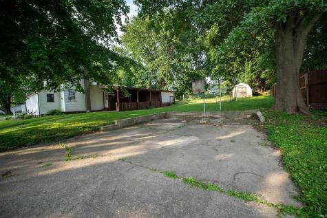 1302 E Sycamore Street Petersburg IN 47567