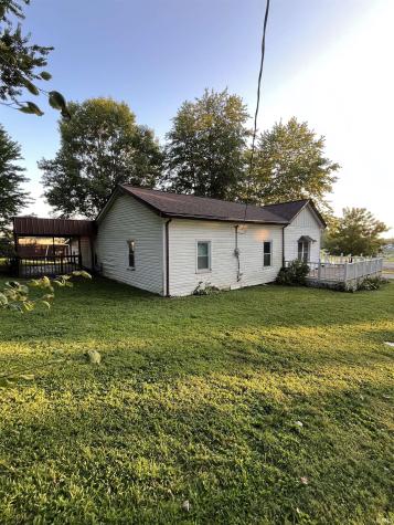 1302 E Sycamore Street Petersburg IN 47567