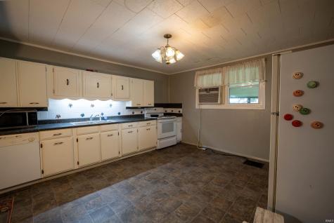 1302 E Sycamore Street Petersburg IN 47567