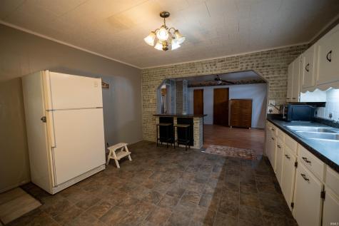 1302 E Sycamore Street Petersburg IN 47567