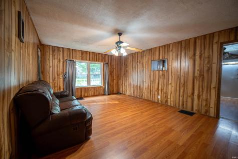 1302 E Sycamore Street Petersburg IN 47567