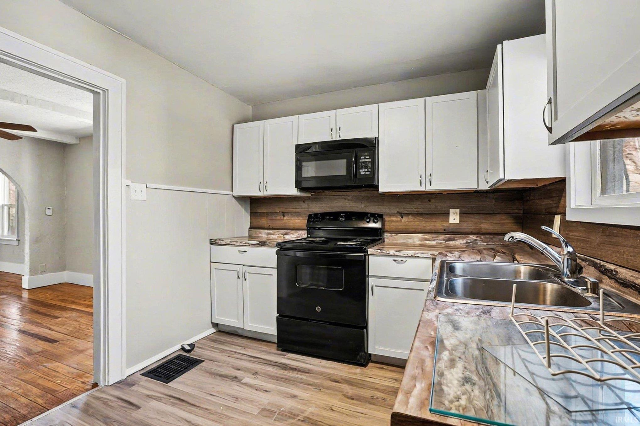 22815 Hartzer Avenue South Bend IN 46628