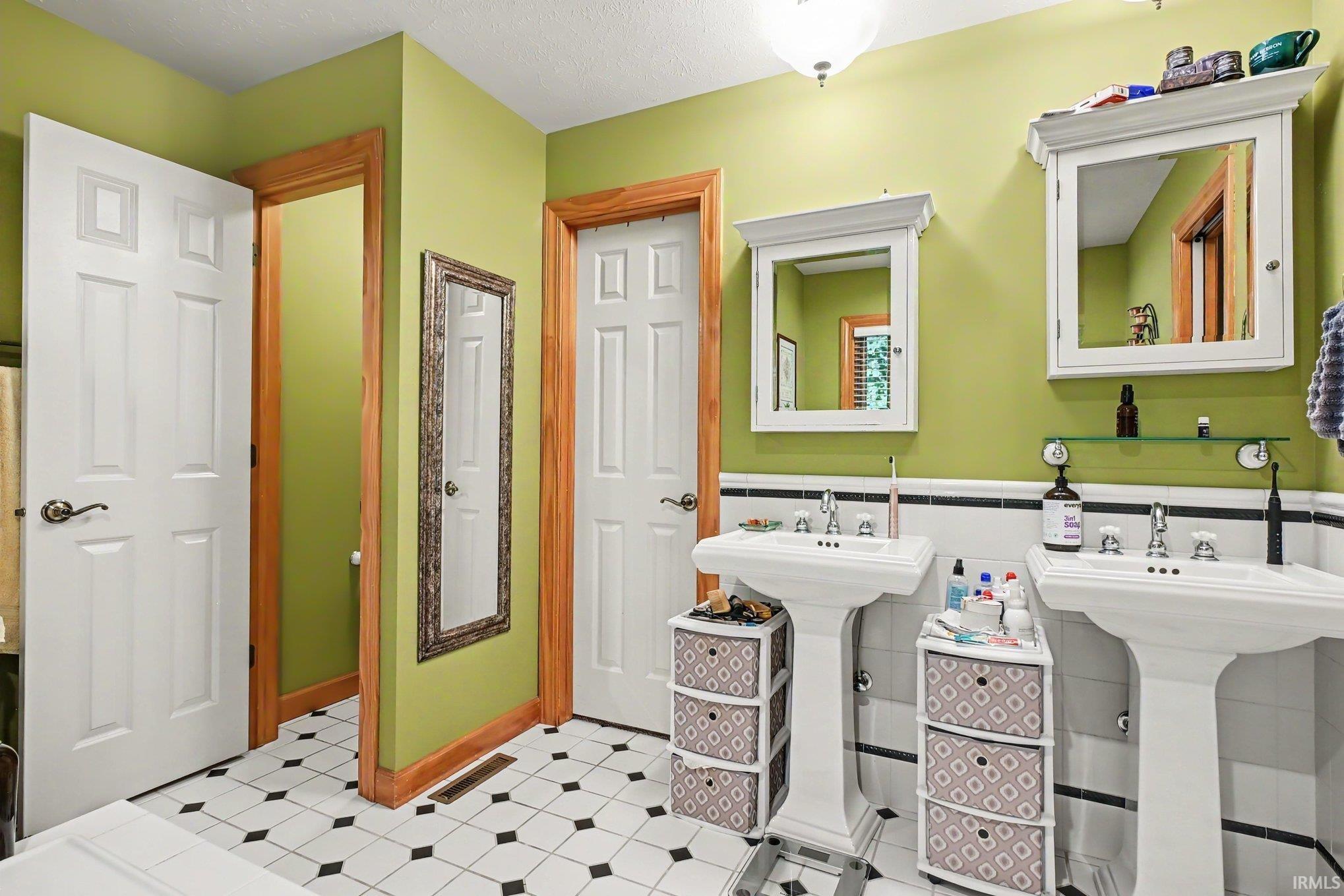 211 Greenfield Drive Middlebury IN 46540