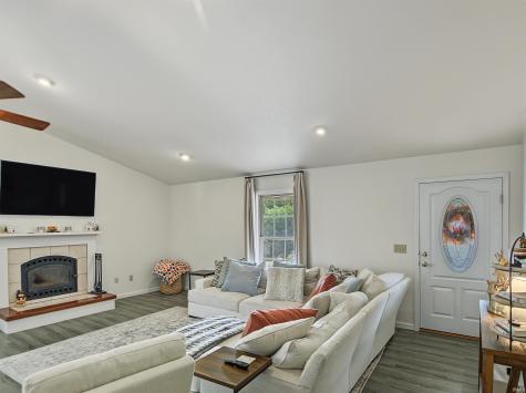 402 S Lakeview Drive Petersburg IN 47567