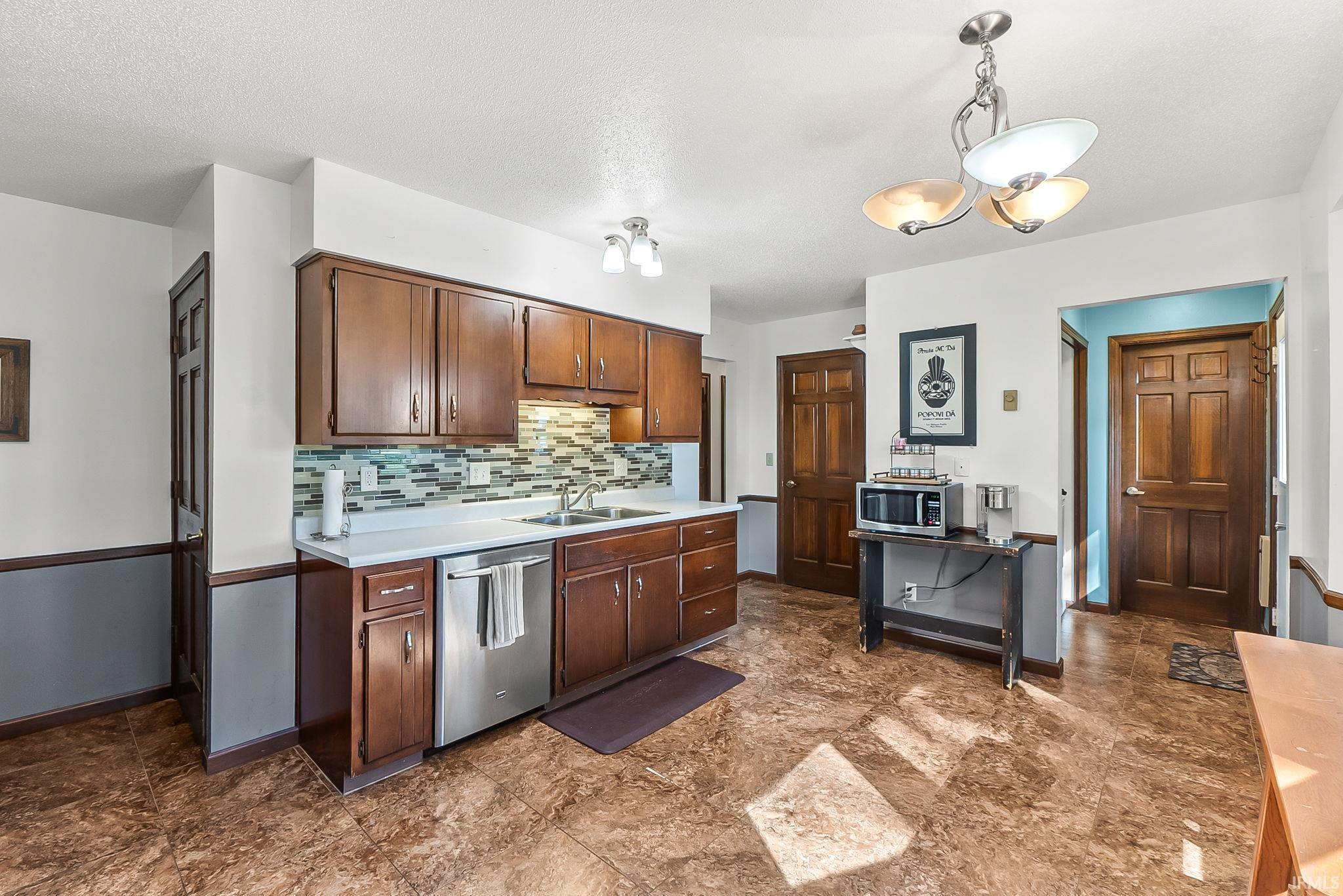1234 N Shagbark Drive Warsaw IN 46582