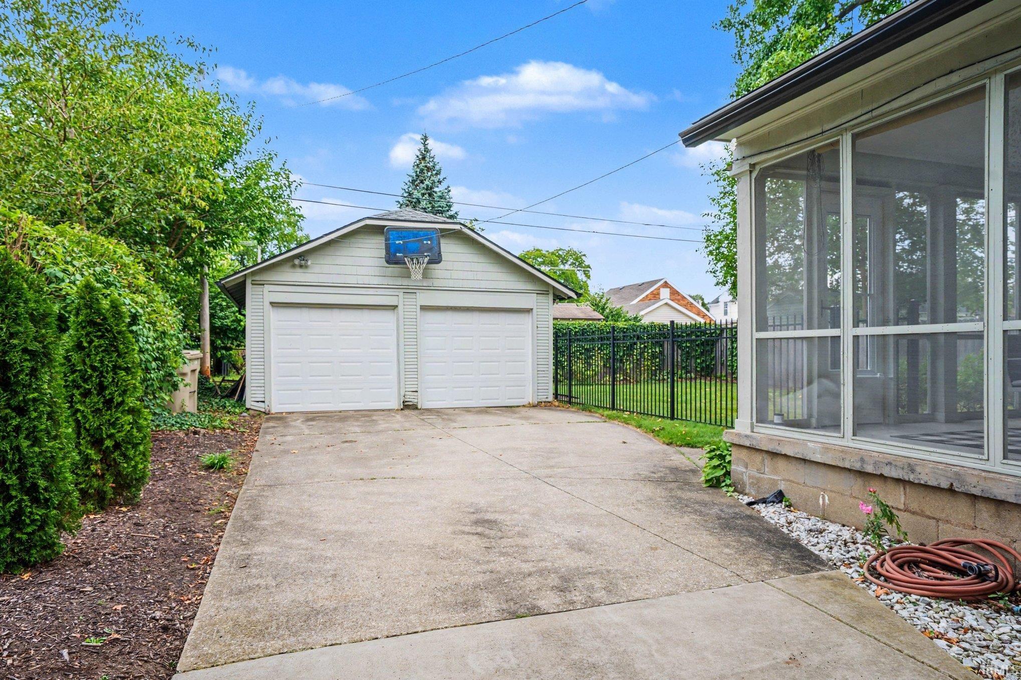 1435 E Lasalle Avenue South Bend IN 46617