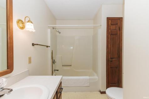 1704 N Thorn Tree Road Muncie IN 47304