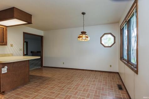 1704 N Thorn Tree Road Muncie IN 47304