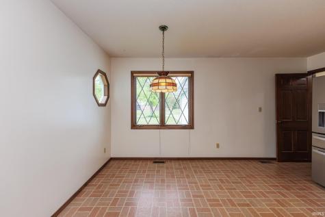 1704 N Thorn Tree Road Muncie IN 47304