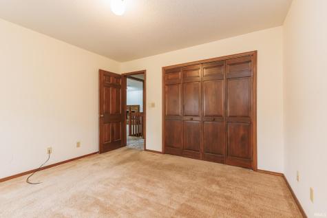 1704 N Thorn Tree Road Muncie IN 47304
