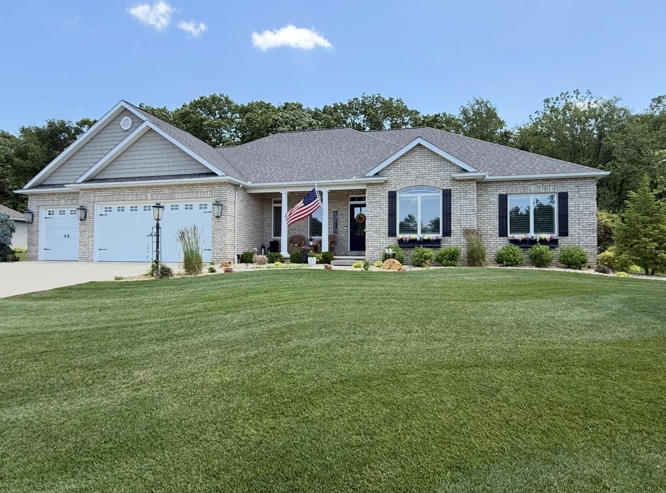 133 E Barrington Place Warsaw IN 46582