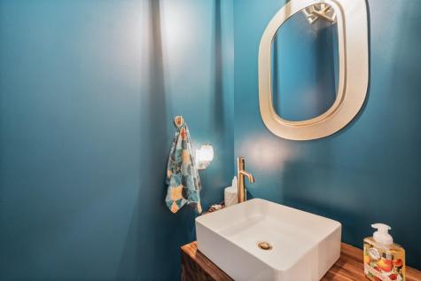133 E Barrington Place Warsaw IN 46582