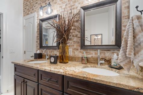 133 E Barrington Place Warsaw IN 46582