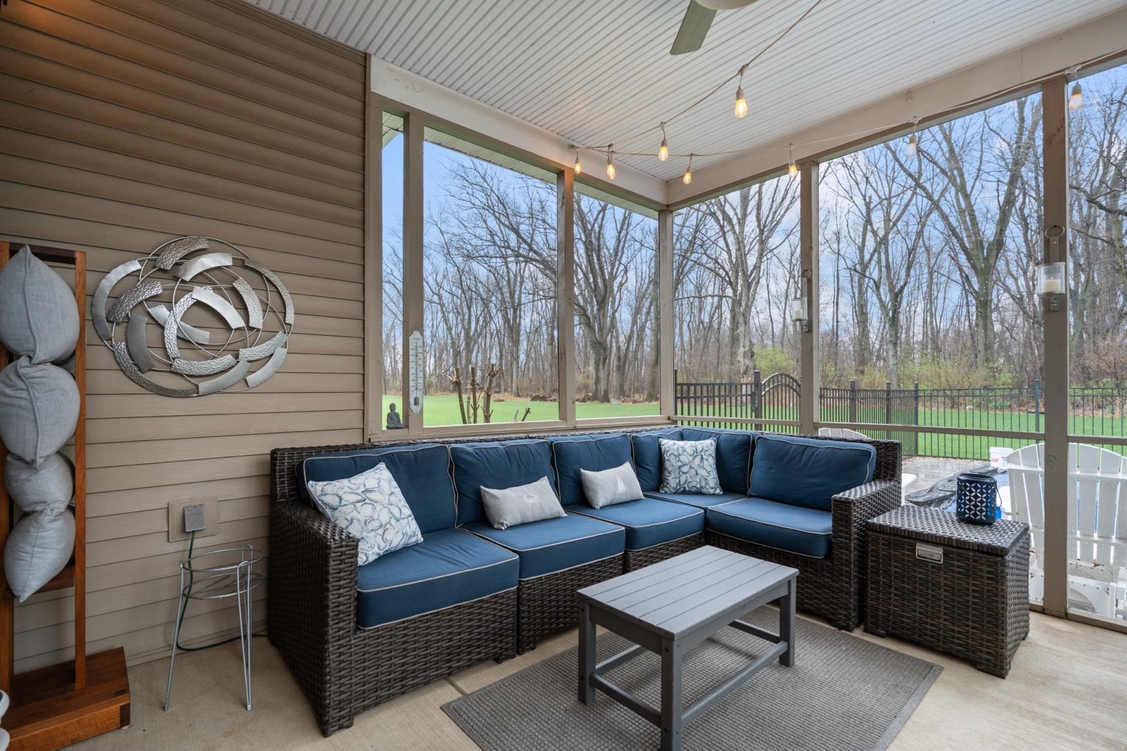 133 E Barrington Place Warsaw IN 46582