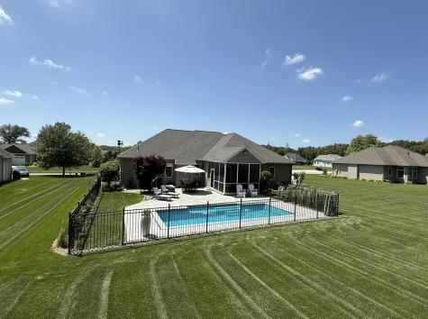 133 E Barrington Place Warsaw IN 46582