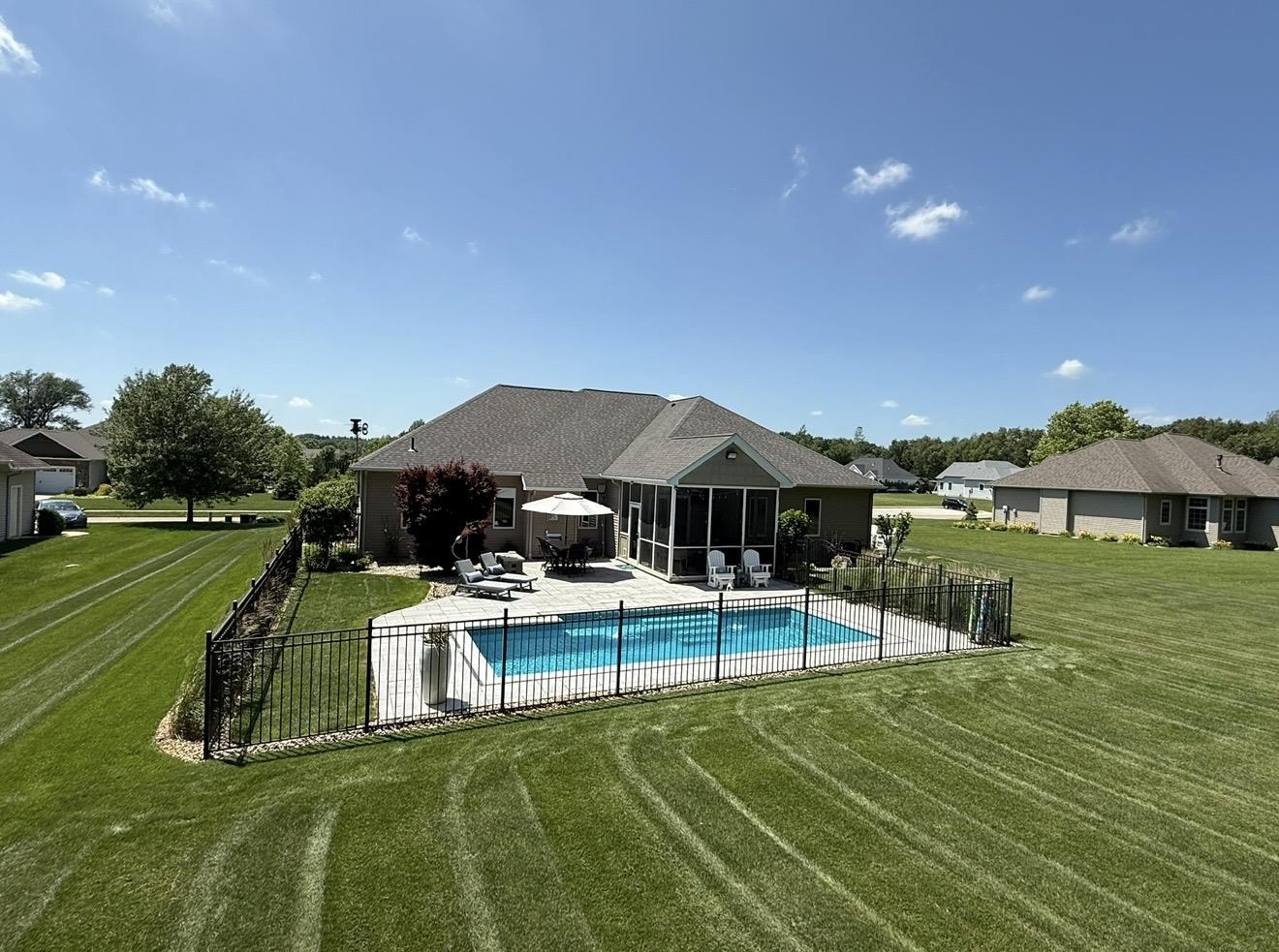 133 E Barrington Place Warsaw IN 46582