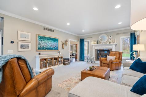 133 E Barrington Place Warsaw IN 46582