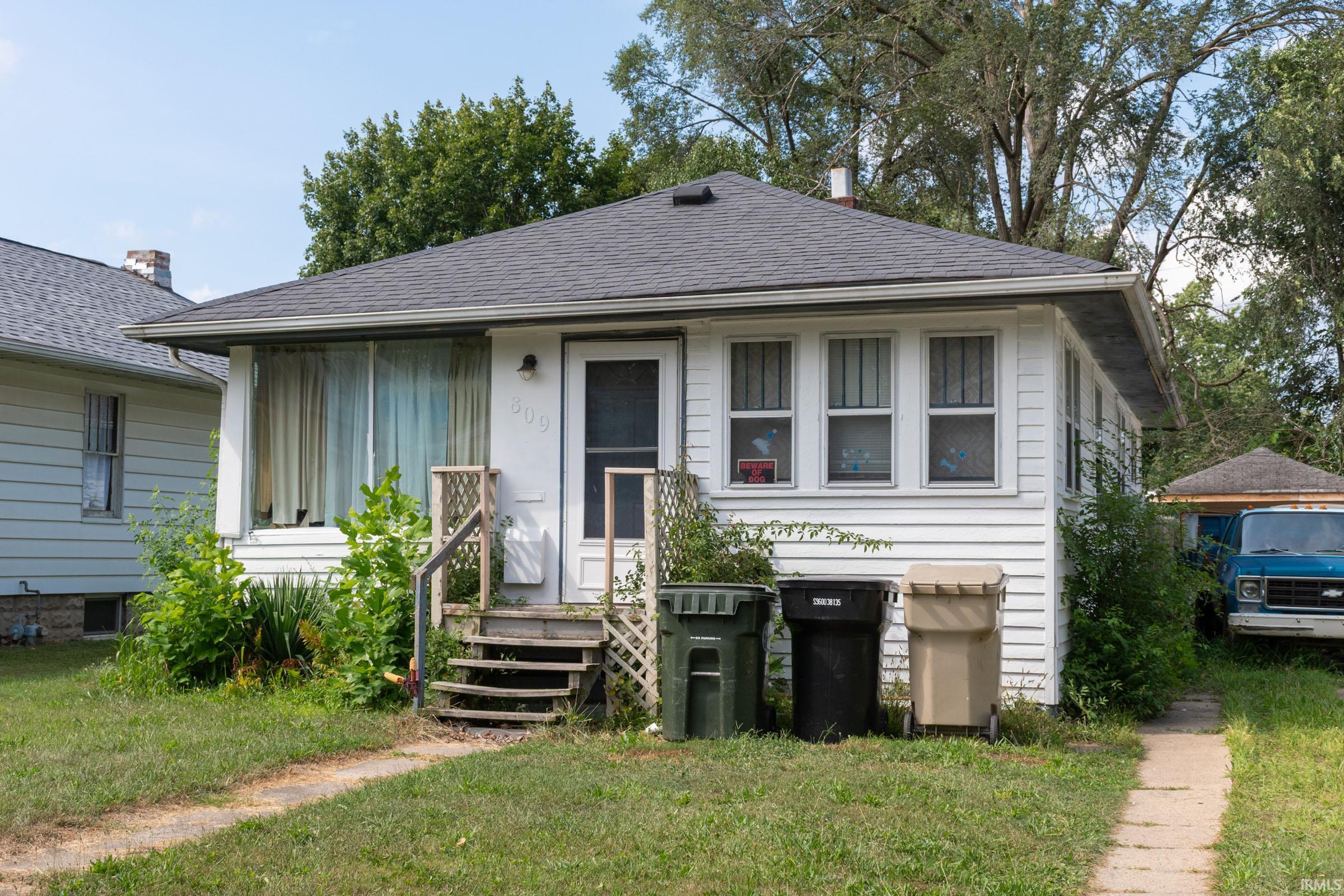 809 E Fairview Avenue South Bend IN 46614