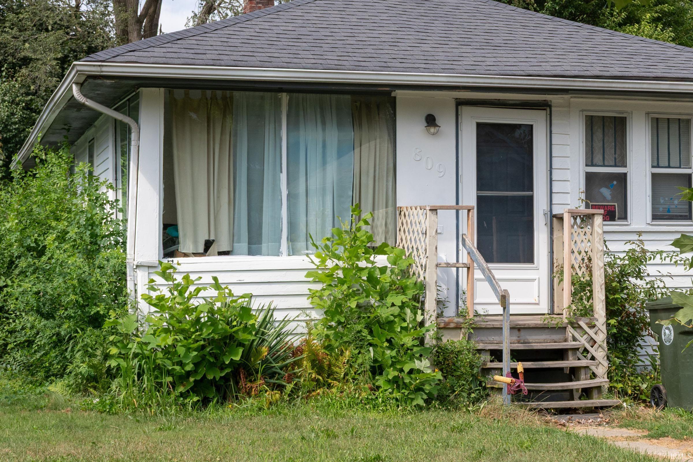 809 E Fairview Avenue South Bend IN 46614