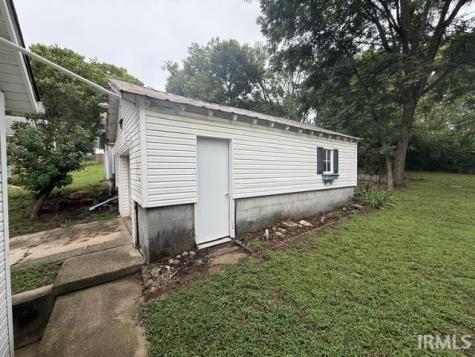 240 E Grove Street Bloomfield IN 47424