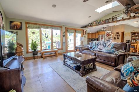2467 N 200 E Winamac IN 46996