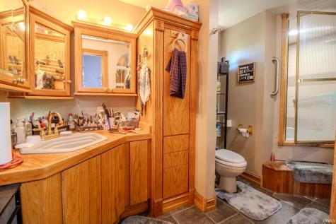 2467 N 200 E Winamac IN 46996