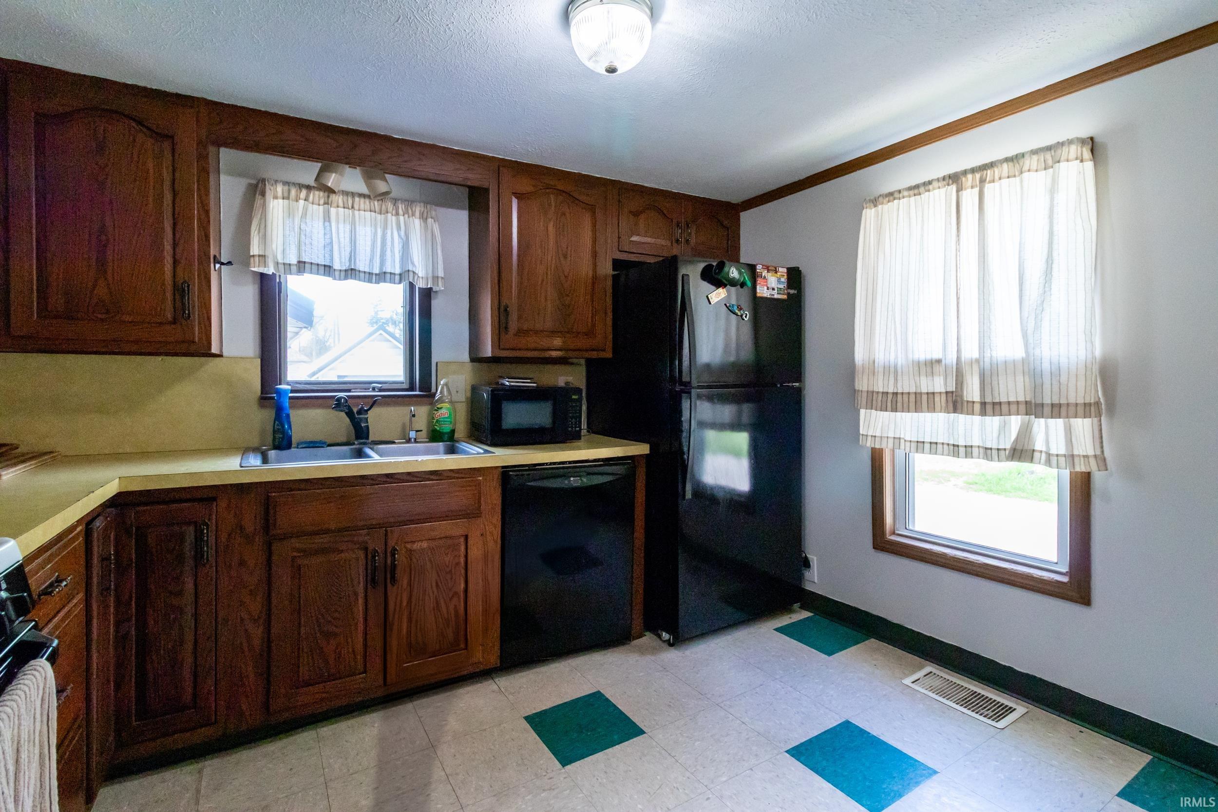 152 Metzler Avenue Nappanee IN 46550