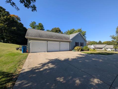880 N Honeysuckle Lane Vincennes IN 47591