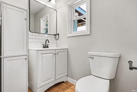 104 E Prairie Street Leesburg IN 46538