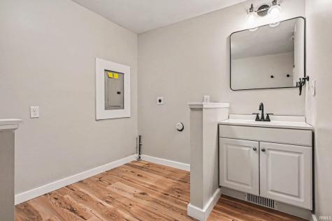 104 E Prairie Street Leesburg IN 46538