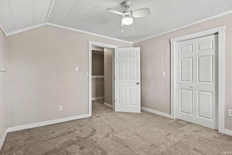 104 E Prairie Street Leesburg IN 46538