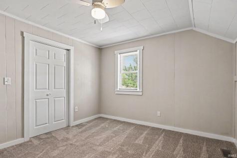 104 E Prairie Street Leesburg IN 46538
