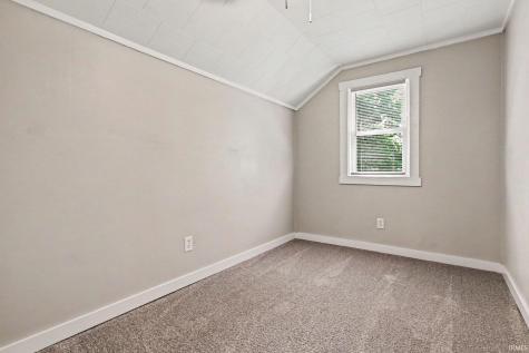 104 E Prairie Street Leesburg IN 46538