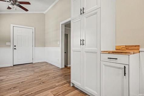 104 E Prairie Street Leesburg IN 46538