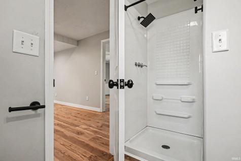 104 E Prairie Street Leesburg IN 46538