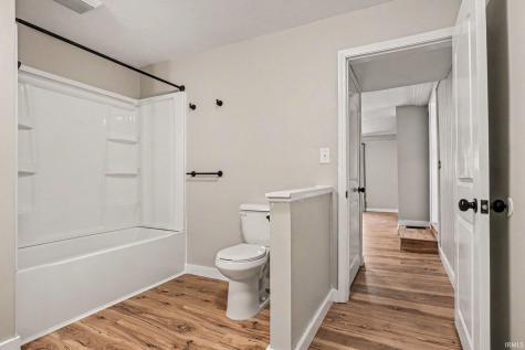 104 E Prairie Street Leesburg IN 46538