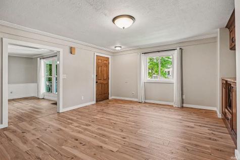 104 E Prairie Street Leesburg IN 46538