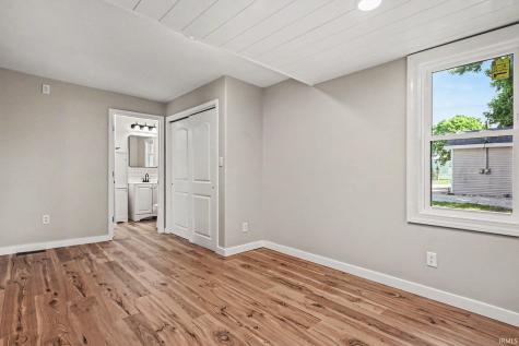 104 E Prairie Street Leesburg IN 46538