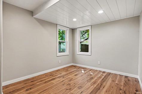 104 E Prairie Street Leesburg IN 46538