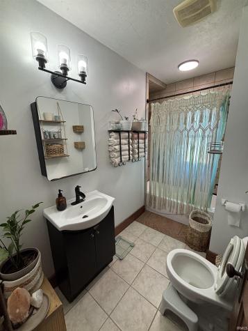 8703 N 100 E Road Huntington IN 46750