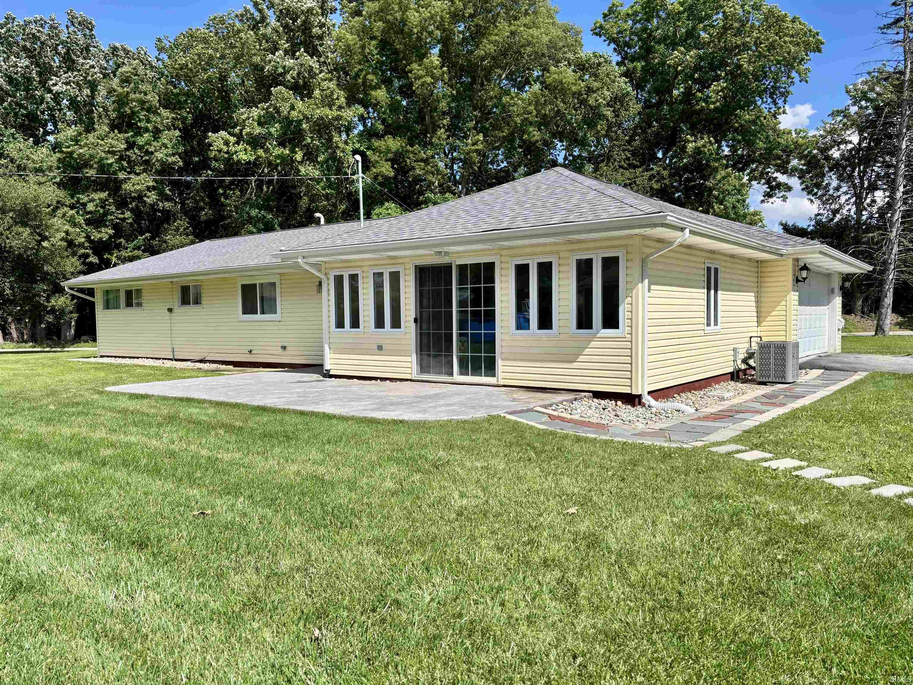 6521 Donna Drive Fort Wayne IN 46819