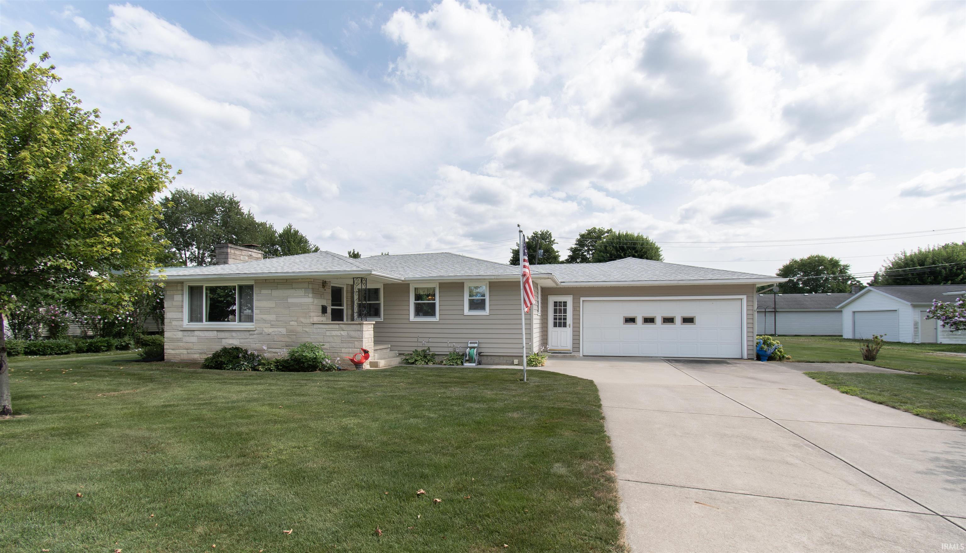 912 E Hazel Street Albion IN 46701