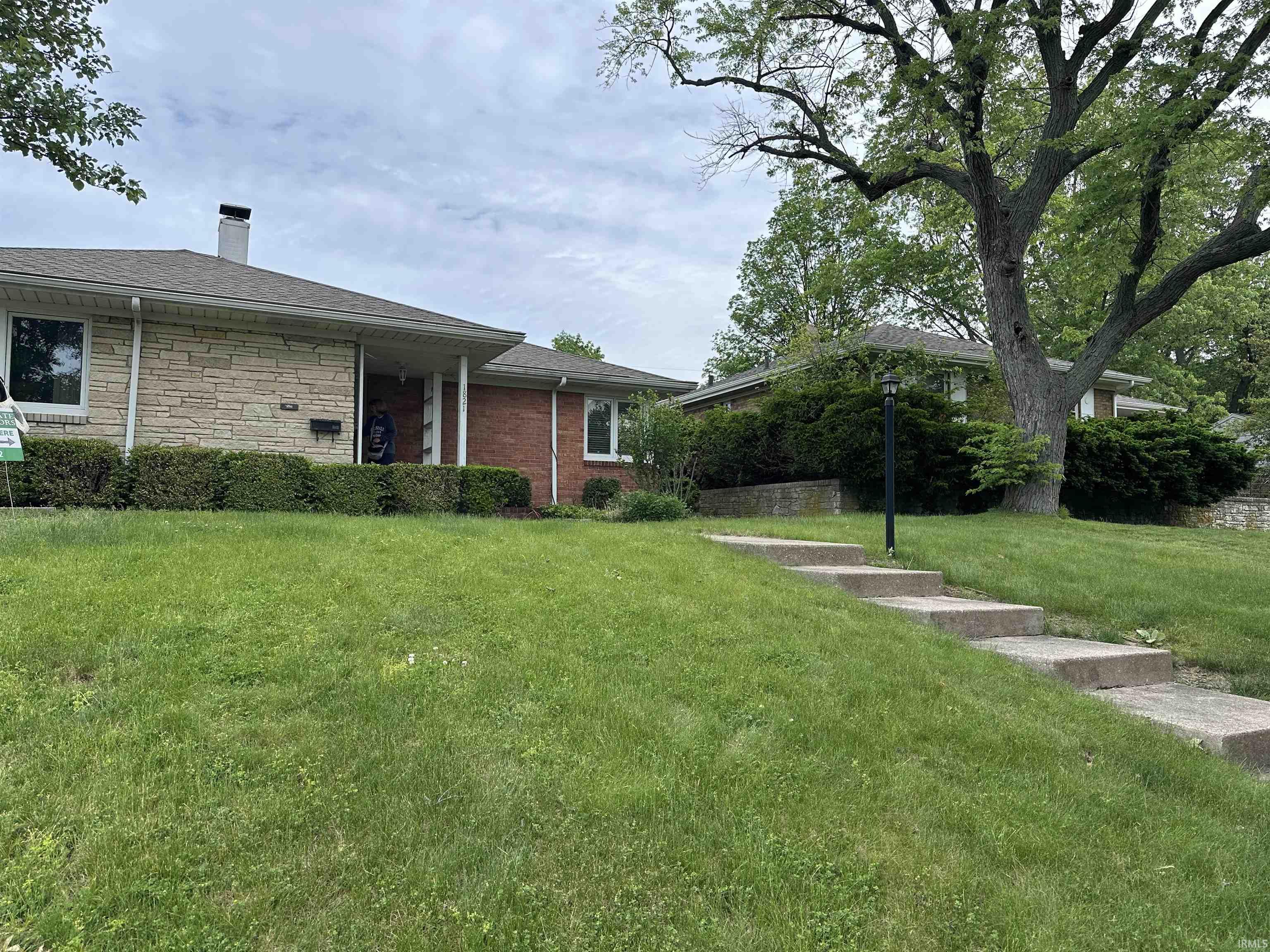 1821 Rockne Drive South Bend IN 46617