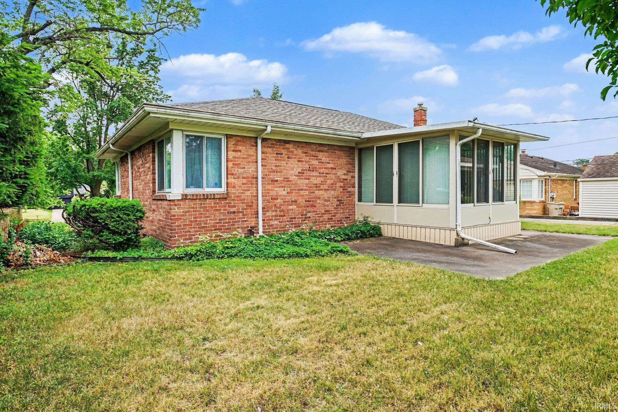 1821 Rockne Drive South Bend IN 46617