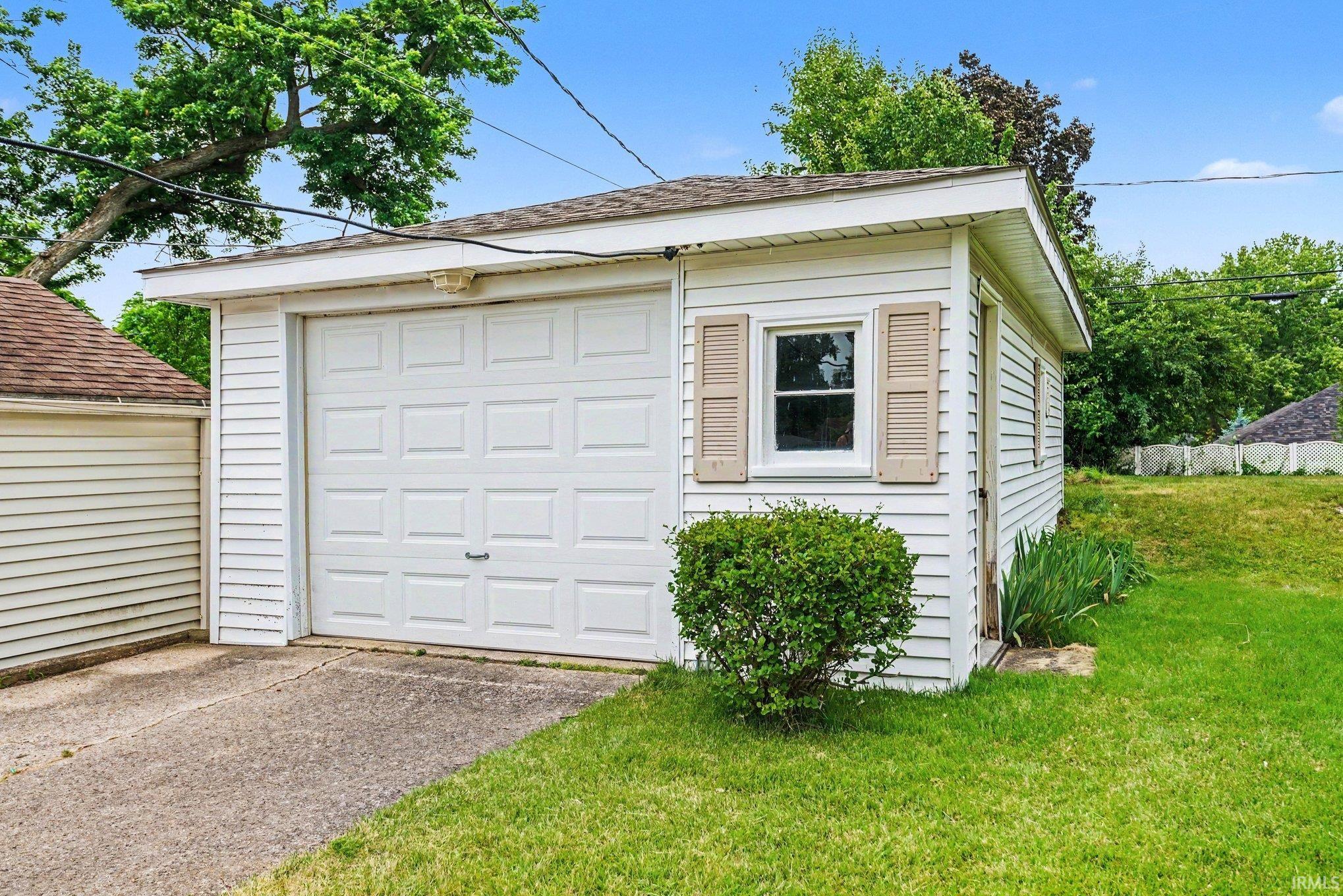1821 Rockne Drive South Bend IN 46617