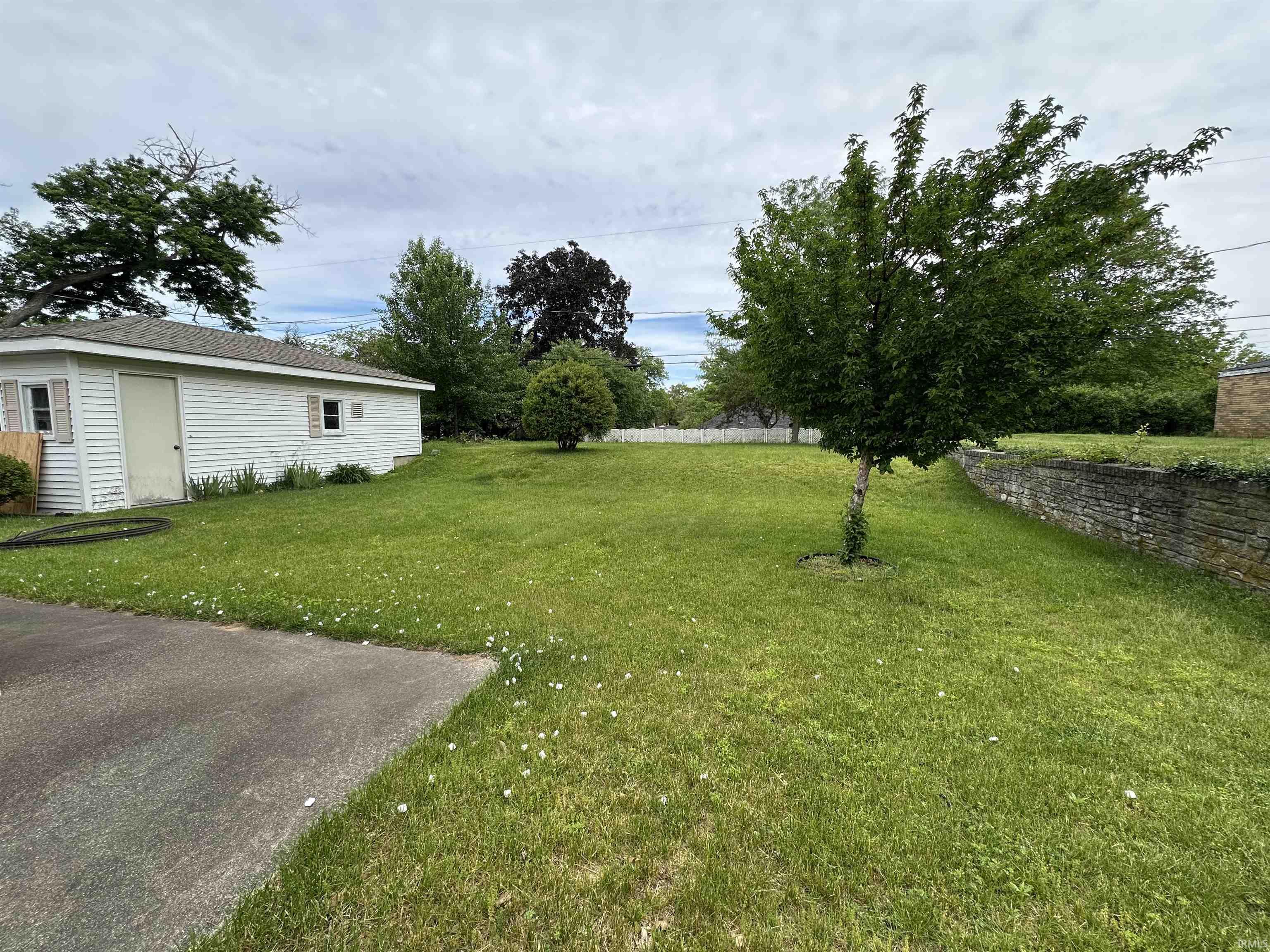 1821 Rockne Drive South Bend IN 46617