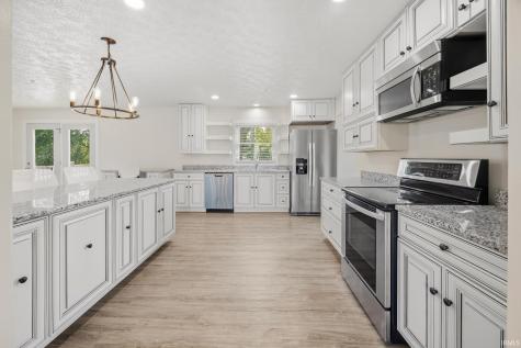 407 E 12th Street Huntingburg IN 47542