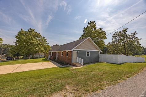407 E 12th Street Huntingburg IN 47542