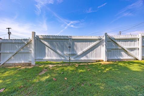 407 E 12th Street Huntingburg IN 47542
