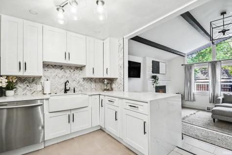 203 Wildemere Drive South Bend IN 46615
